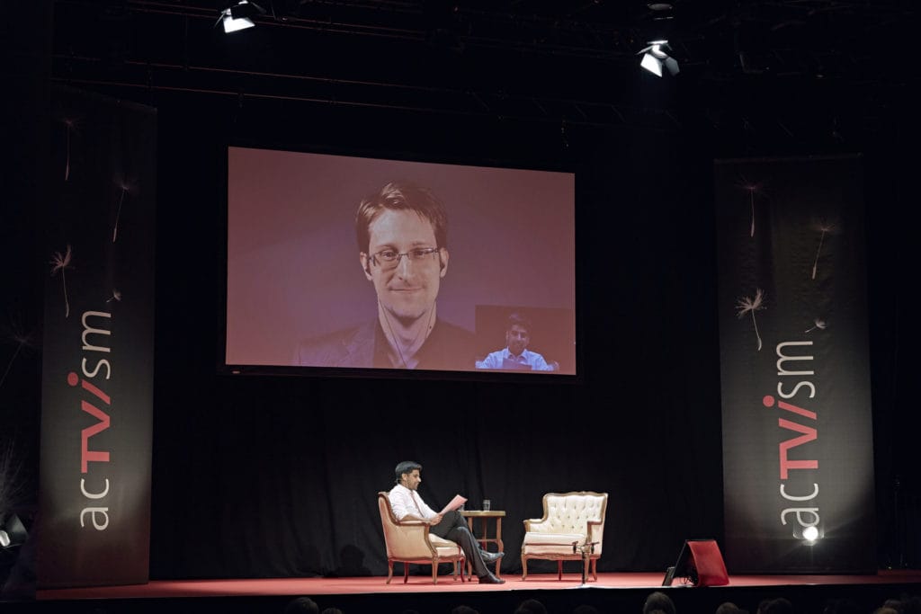 Edward Snowden mit acTVism
